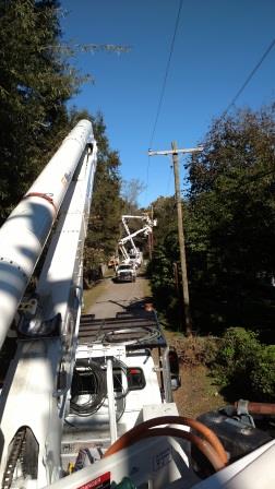 City of Clinton linemen help Bennettsville