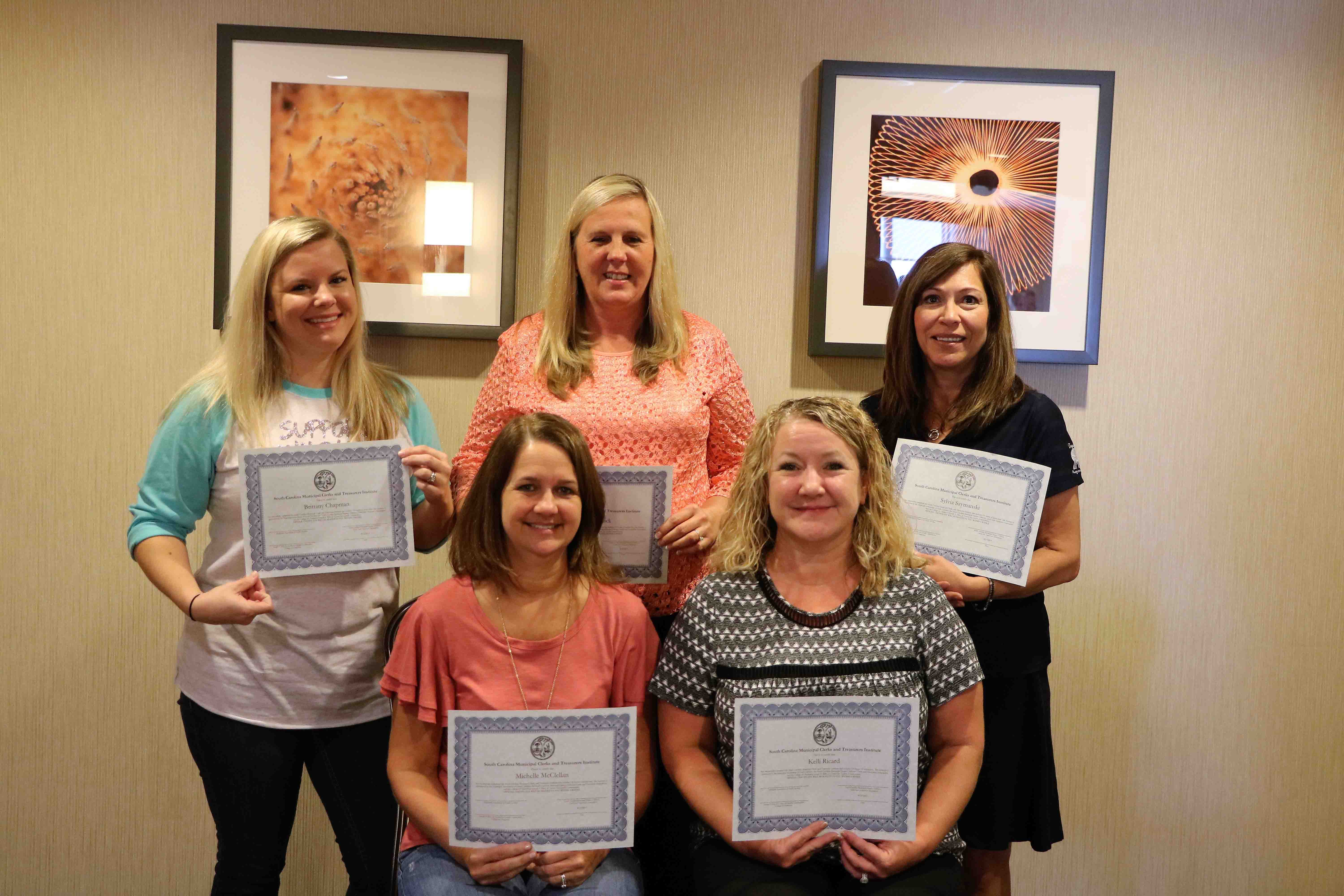 Municipal Clerks and Treasurers Institute graduates