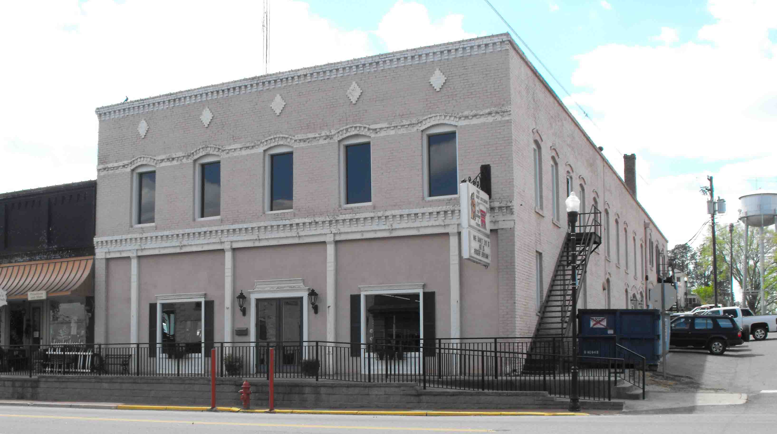 Town of Saluda downtown apartment building