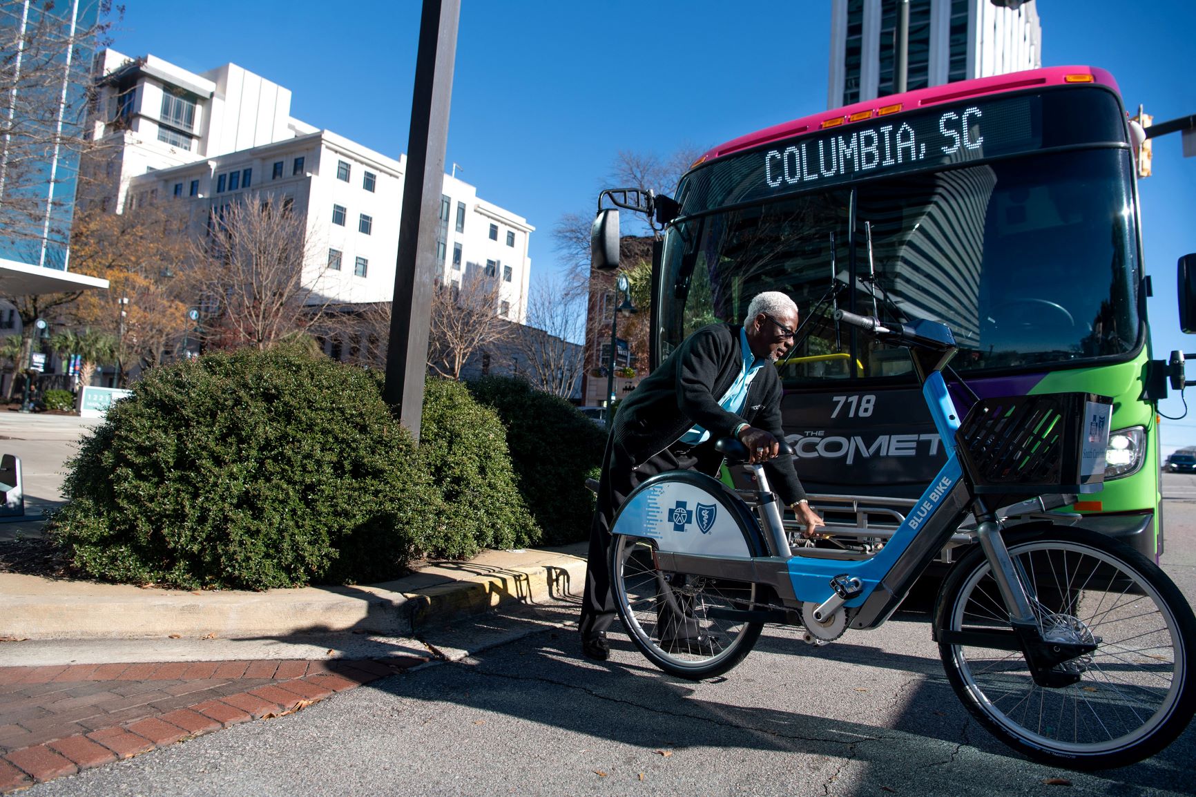 COMET bus in Columbia